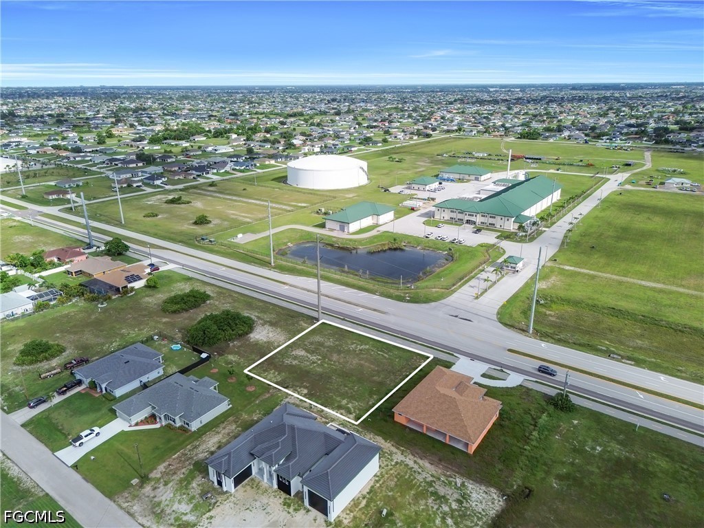 1229 Kismet Pkwy W Property Photo 4