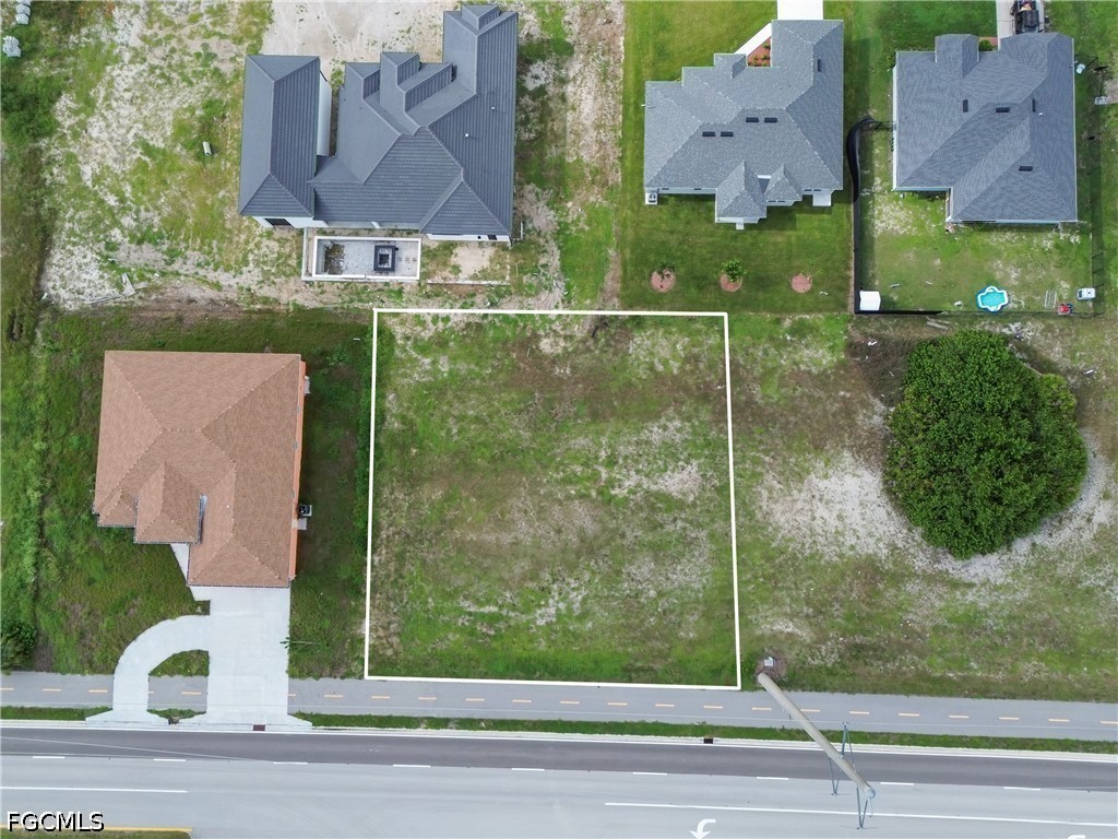 1229 Kismet Pkwy W Property Photo 10