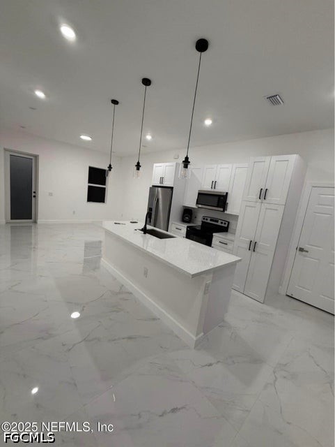 1832 Lindsay St Property Photo 5
