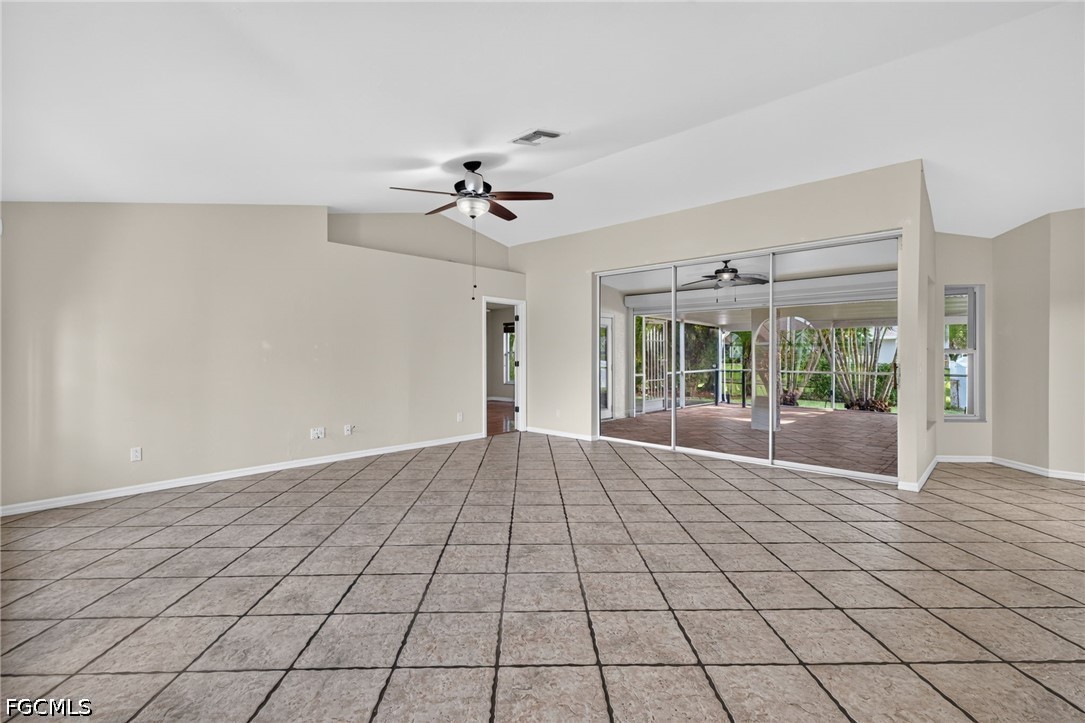 1632 Sw 43rd Ter Property Photo 5