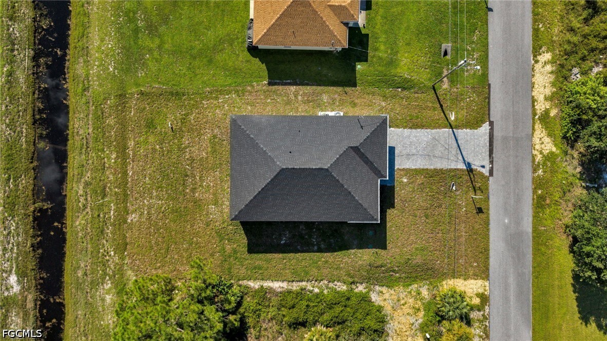 532 Raintree St E Property Photo 5