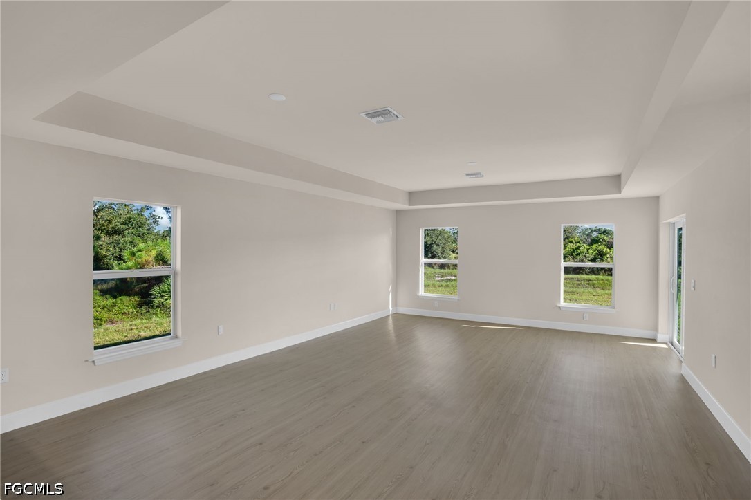 532 Raintree St E Property Photo 8