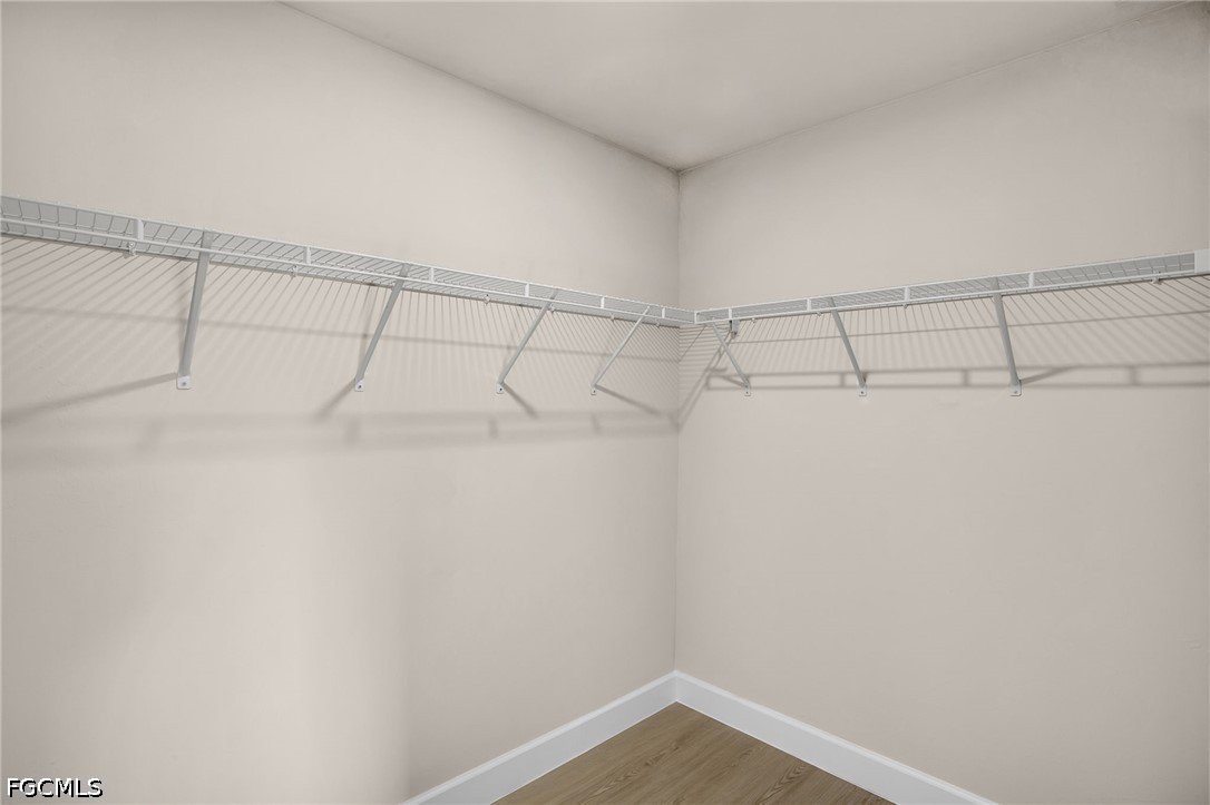 532 Raintree St E Property Photo 20