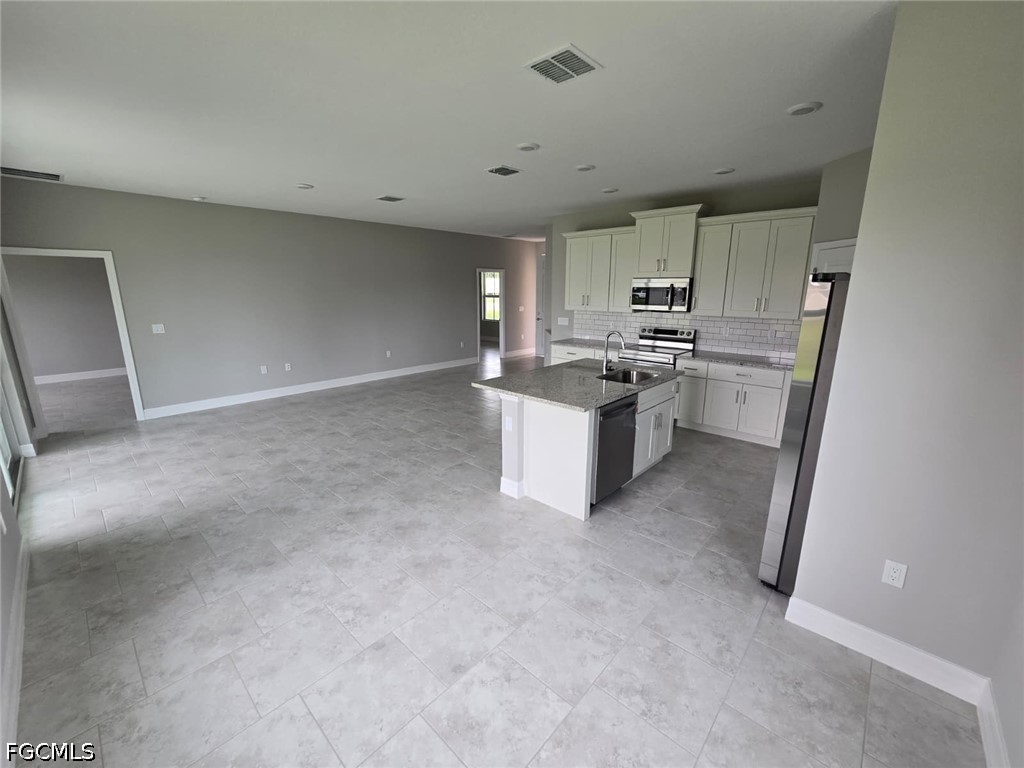 3207 68th St W Property Photo 4