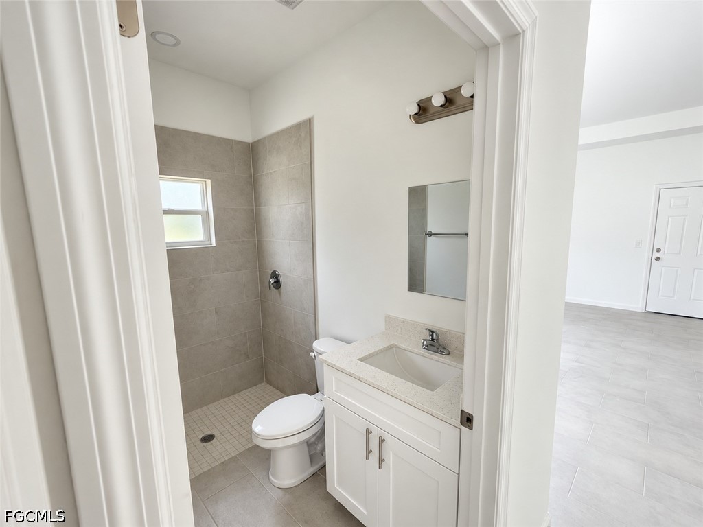 1106 Capri St E Property Photo 5