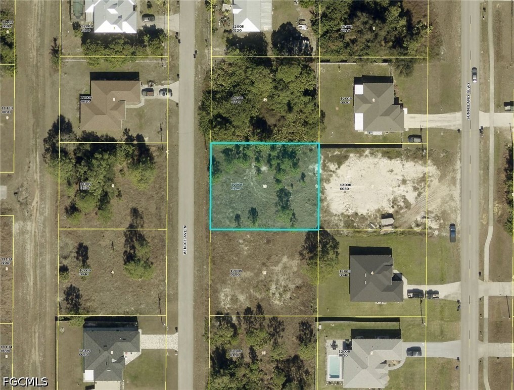 1404 Venice Ave N Property Photo 13