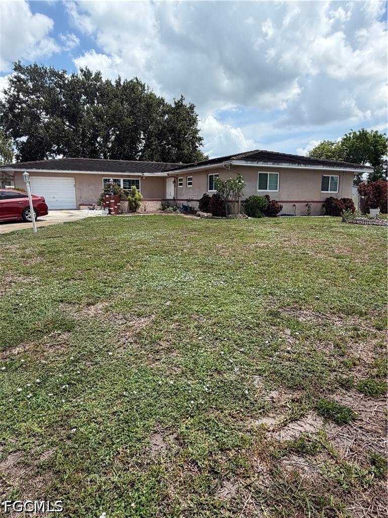 225 Lake Dr Property Photo 1