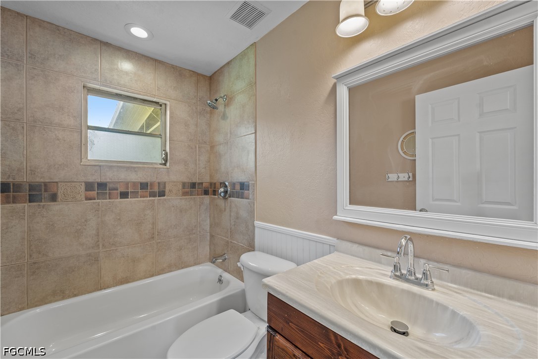 1290 Barrett Rd Property Photo 16