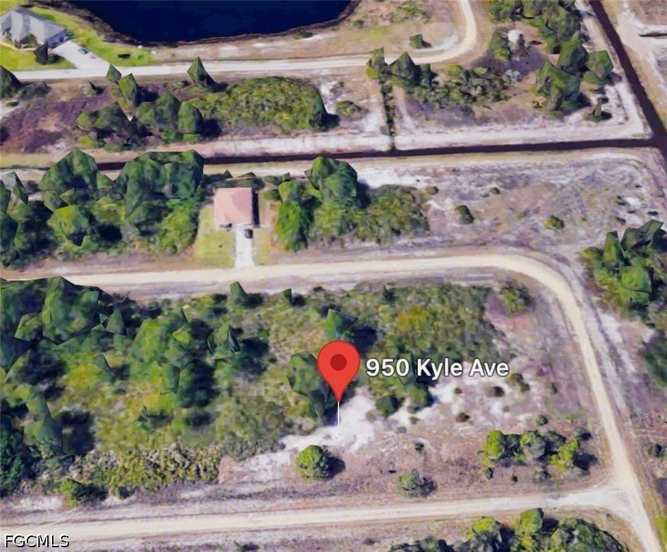 950 Kyle Ave Property Photo 3