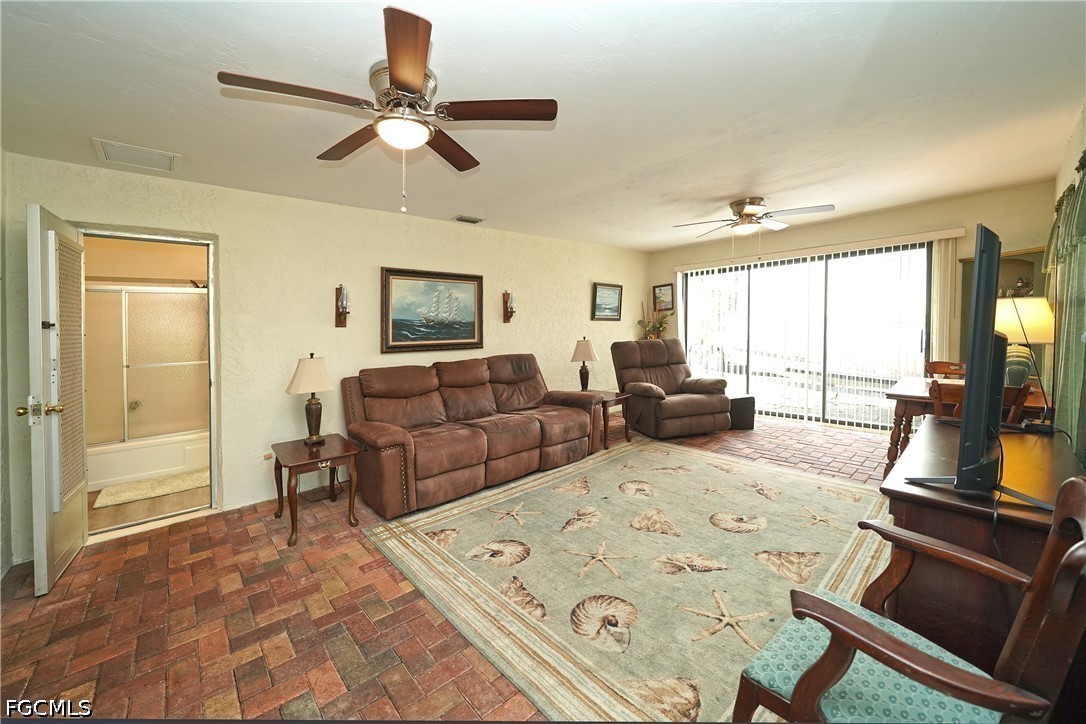 7228 Reymoor Dr Property Photo 29