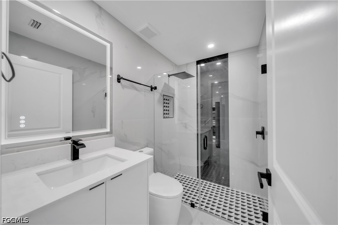 728 Glacier Ave Property Photo 12