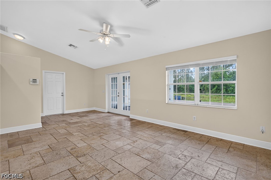 1235 Cloplon St E Property Photo 3
