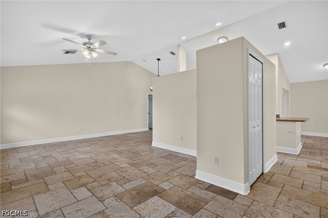 1235 Cloplon St E Property Photo 8