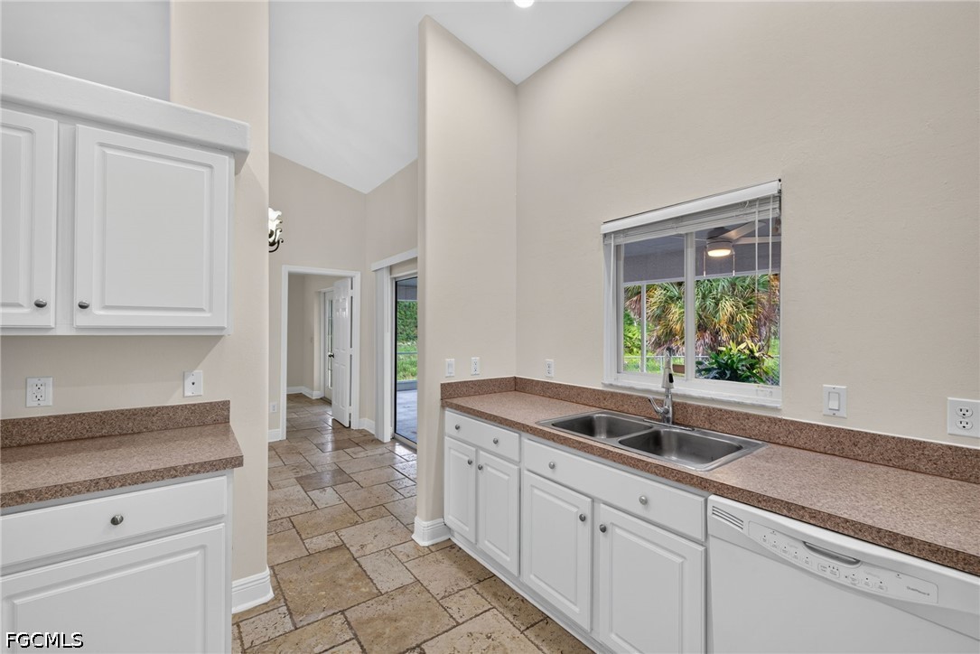 1235 Cloplon St E Property Photo 11