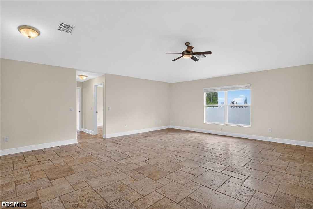 1235 Cloplon St E Property Photo 13