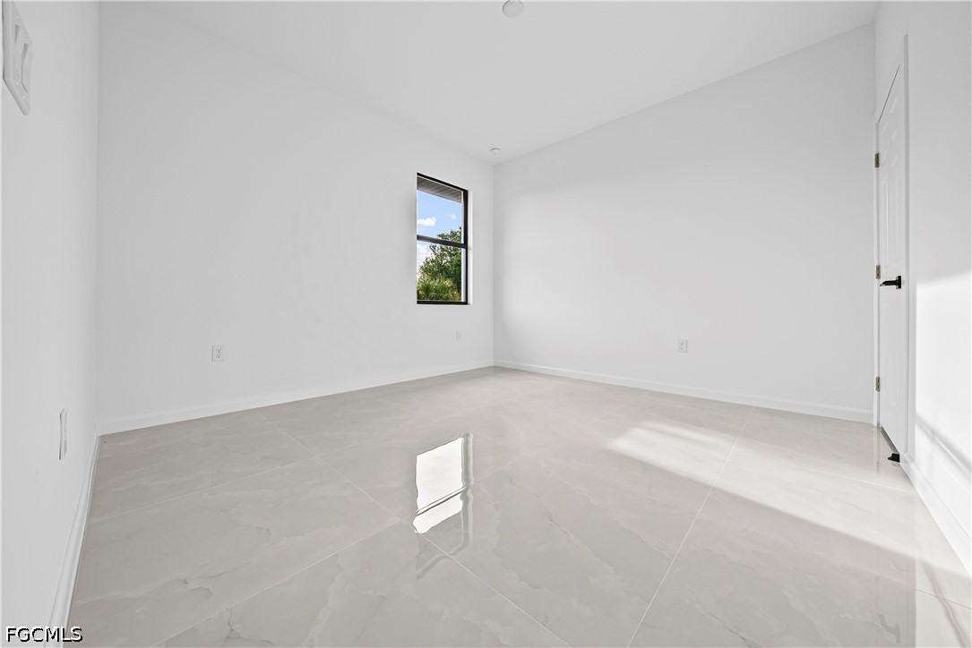 3103 42nd St W Property Photo 12