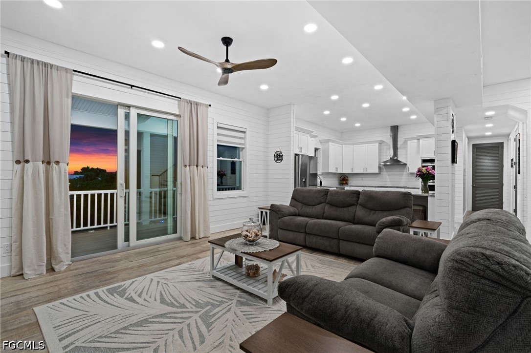 2912 Buttonwood Key Ct Property Photo 2