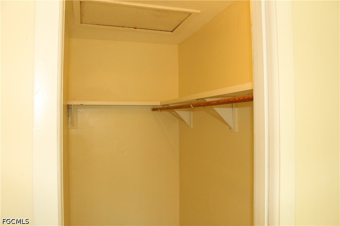 1811 Se 15th Pl 1 Property Photo 8