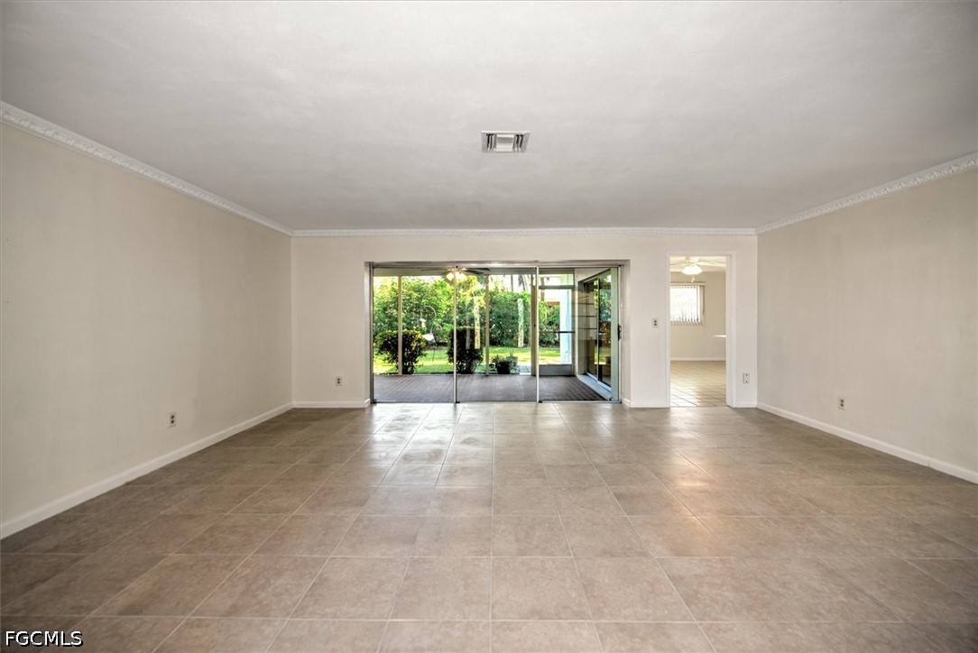 5661 Eichen Cir E Property Photo 2
