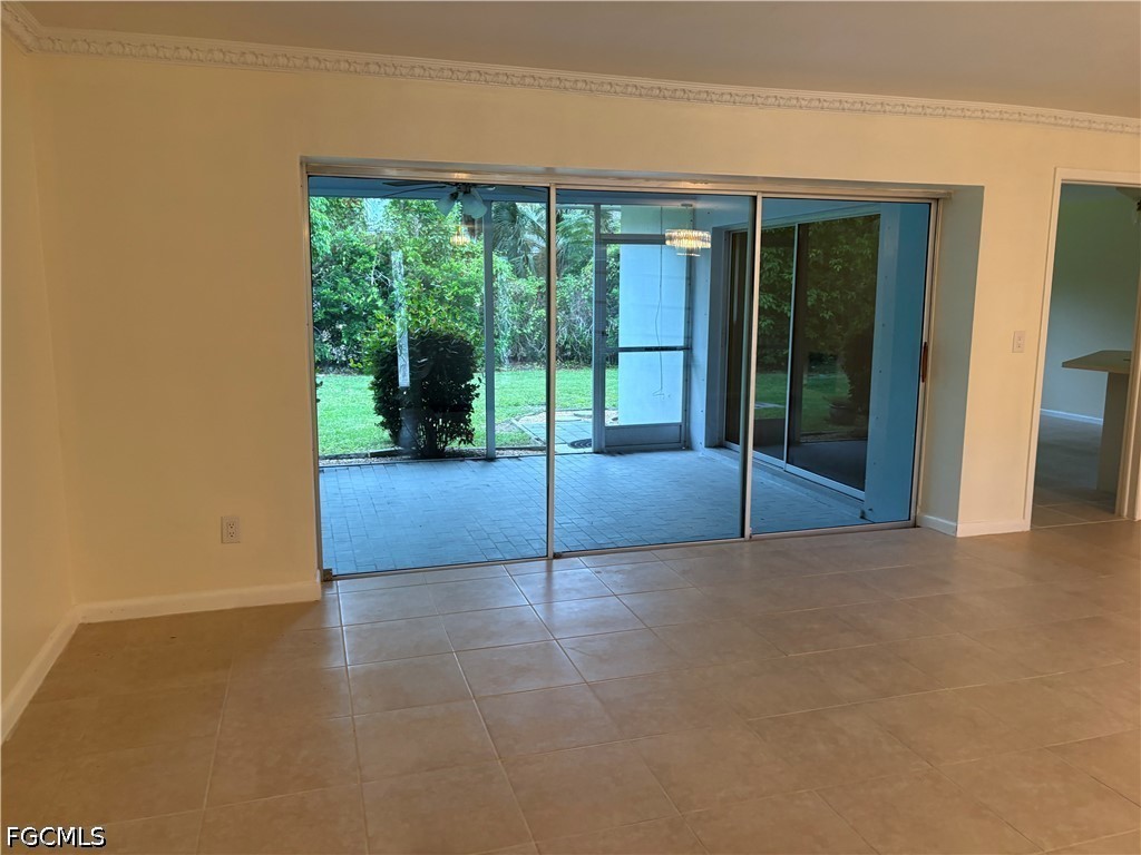5661 Eichen Cir E Property Photo 4