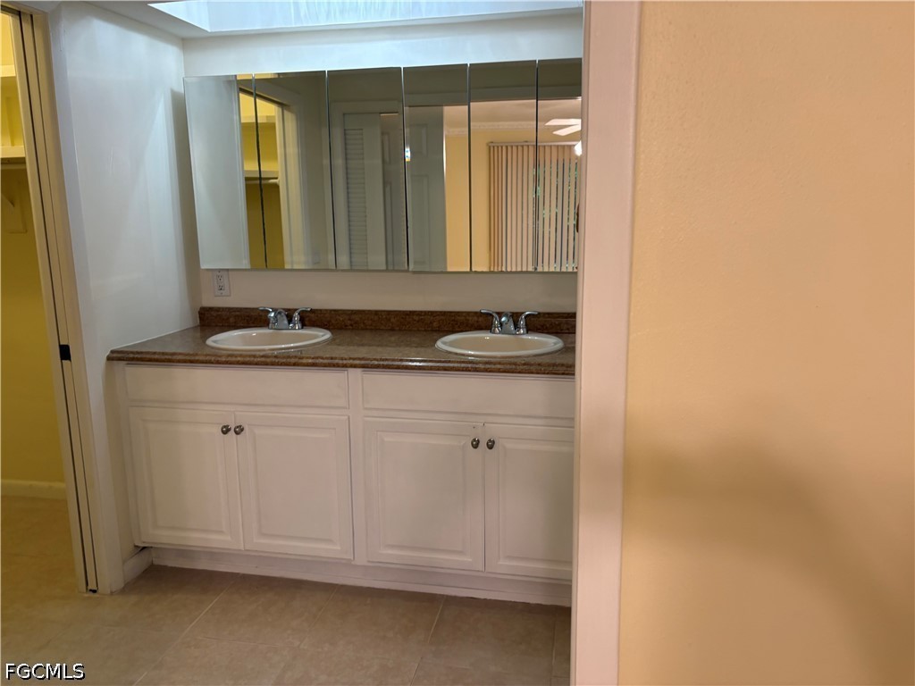 5661 Eichen Cir E Property Photo 6