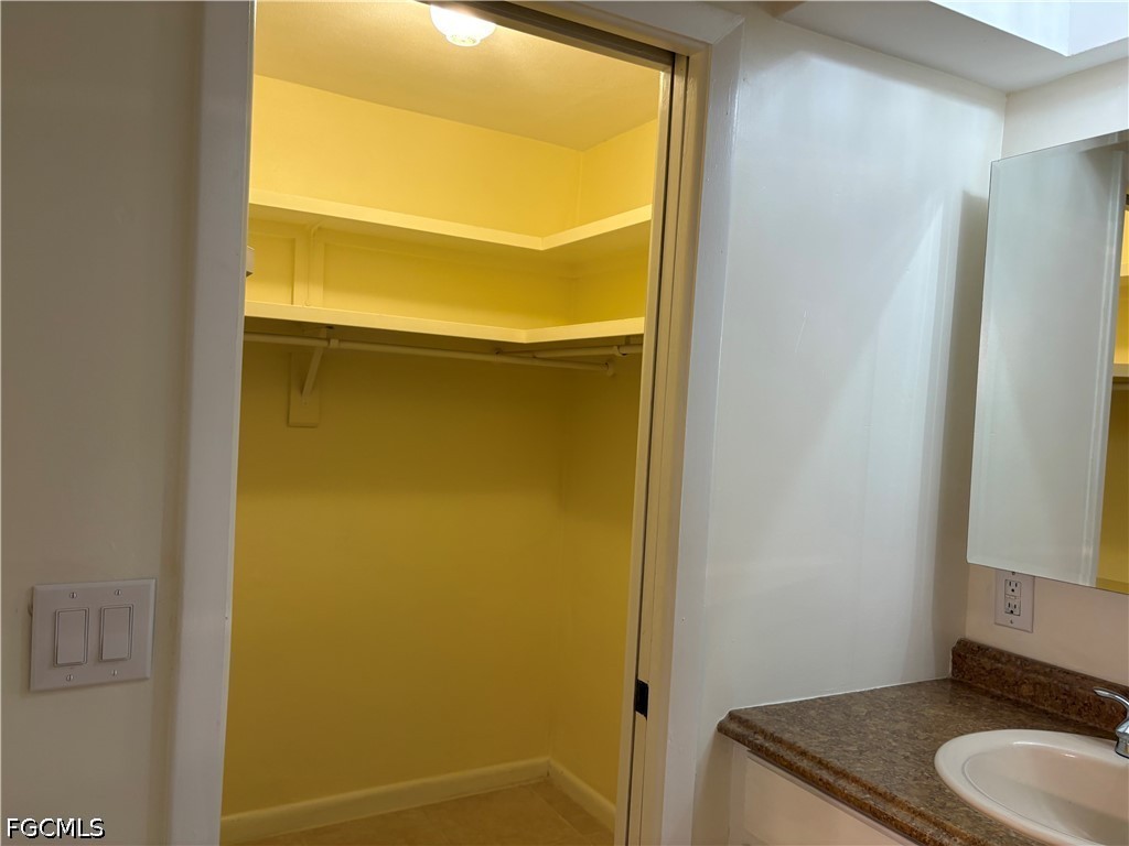 5661 Eichen Cir E Property Photo 9