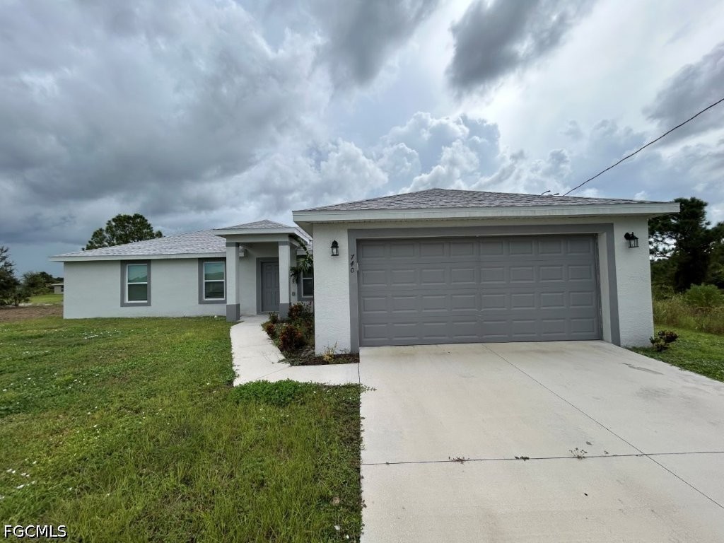 740 Foxtail St E Property Photo 2