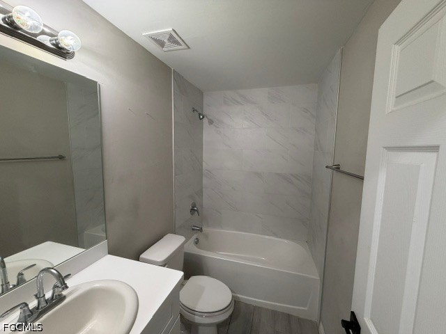 740 Foxtail St E Property Photo 5
