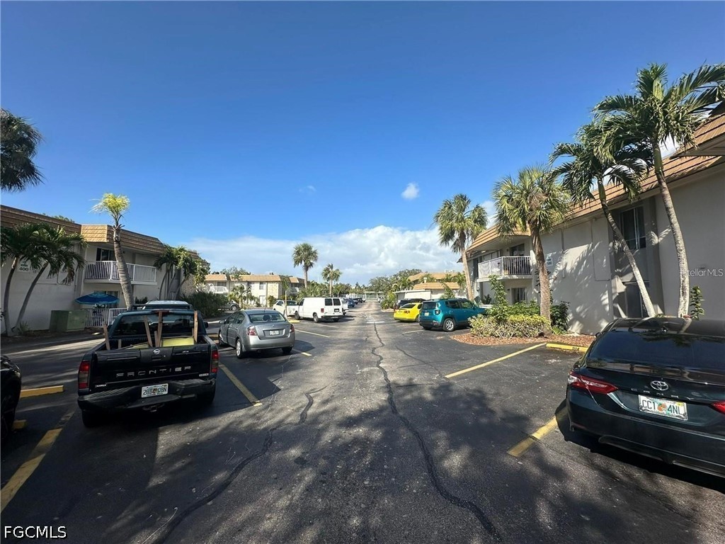 1830 Maravilla Ave 106 Property Photo 4