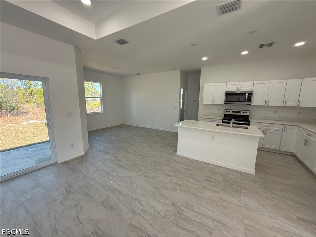 1115 Cove St E Property Photo 3