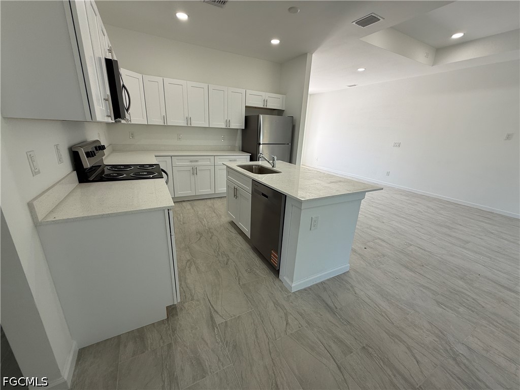 1115 Cove St E Property Photo 4
