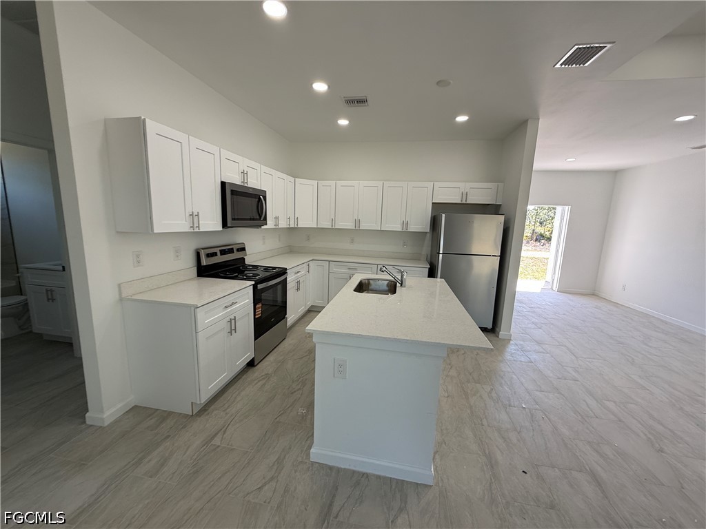 1115 Cove St E Property Photo 6