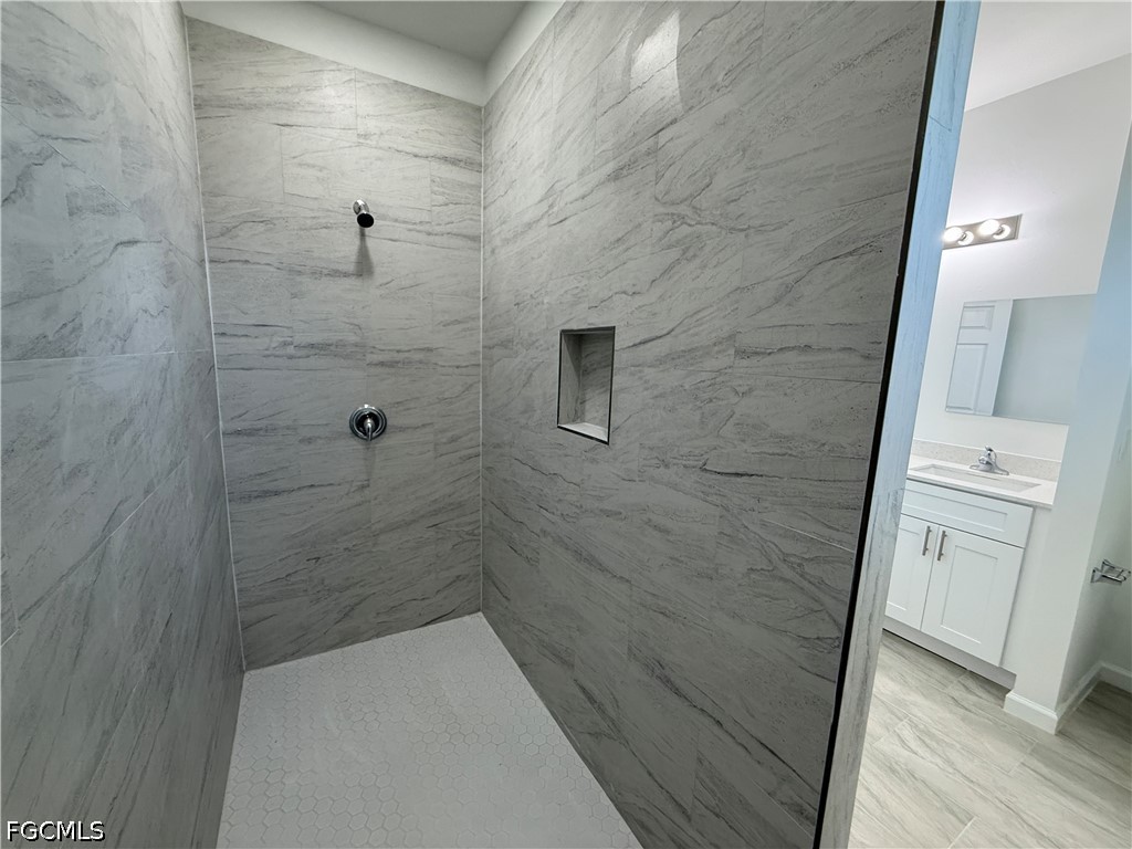 1115 Cove St E Property Photo 10