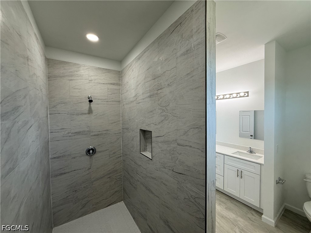1115 Cove St E Property Photo 11