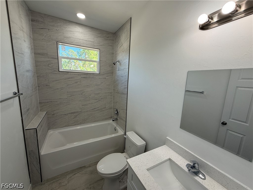 1115 Cove St E Property Photo 15