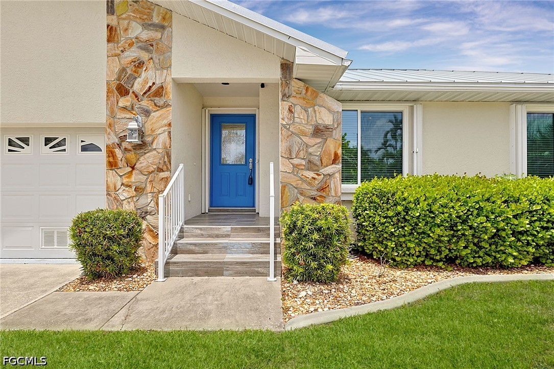 1230 Swan Ct Property Photo 4