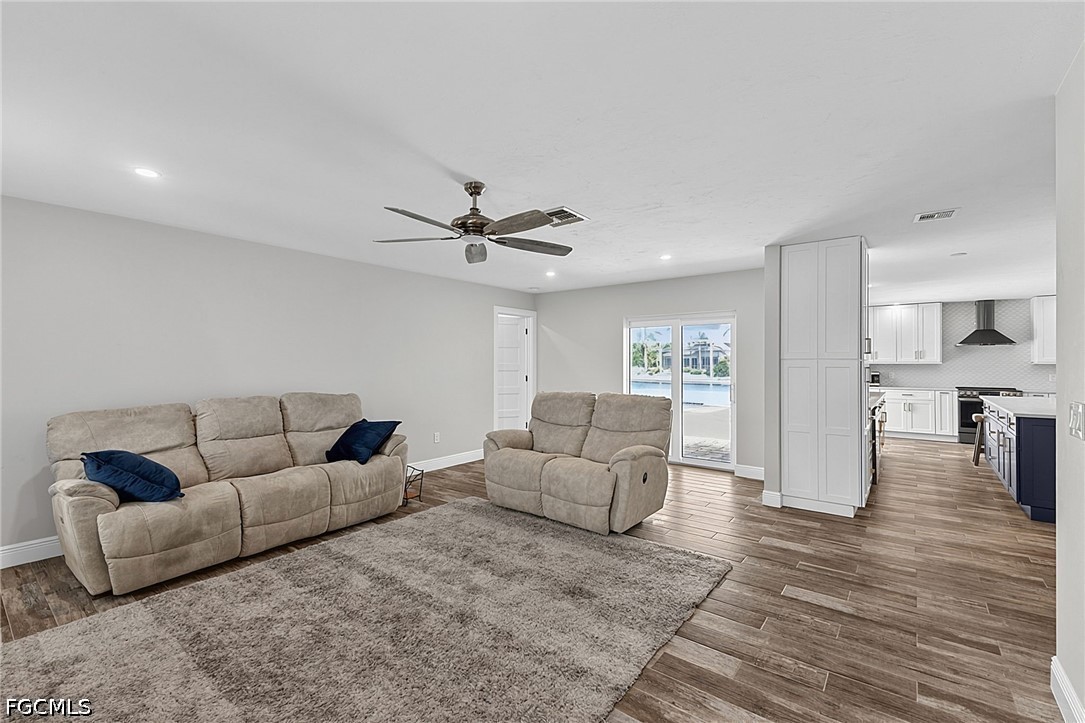1230 Swan Ct Property Photo 15
