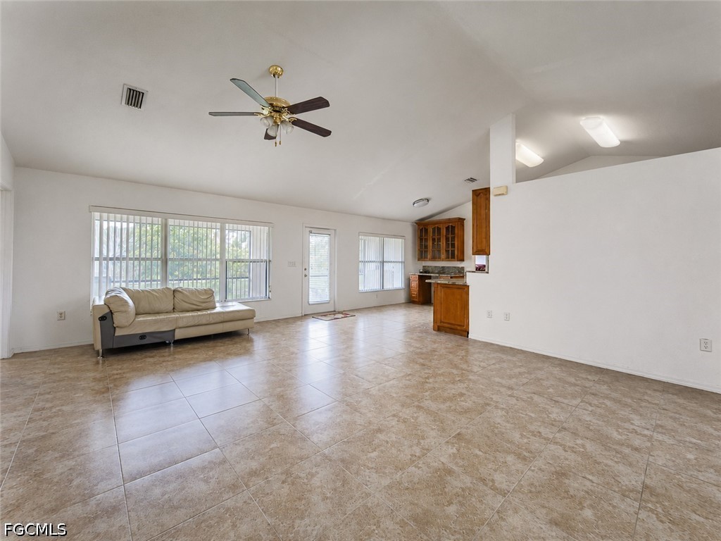 20 Hampton Ave Property Photo 6