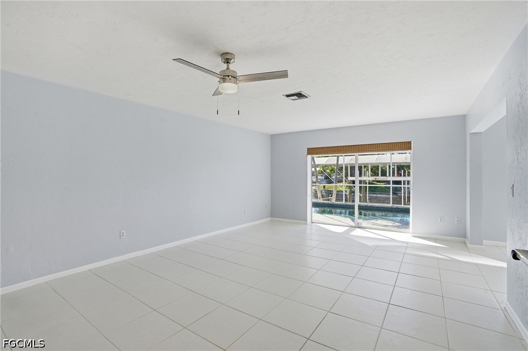 5964 Baker Ct Property Photo 6