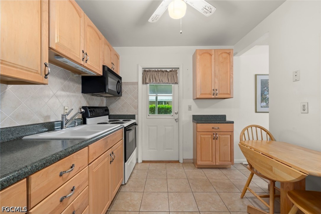 16 Dawn Flower Cir Property Photo 6