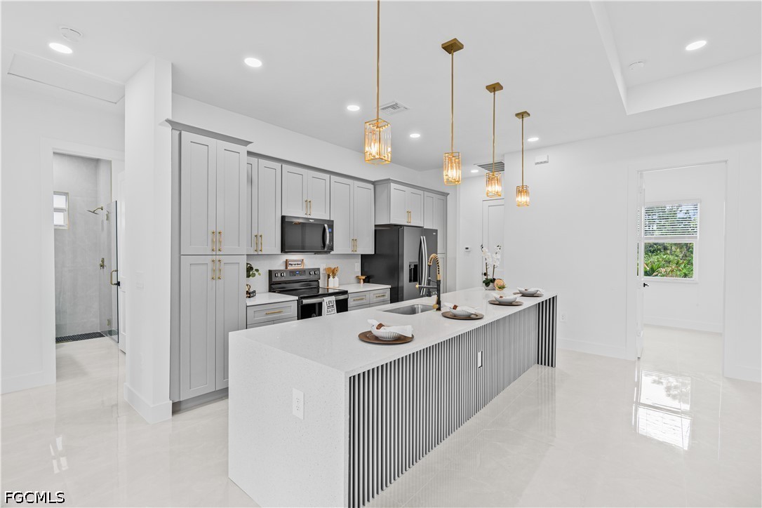 942 Kanuga St E Property Photo 14