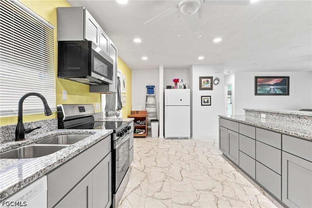22018 Catherine Ave Property Photo 4