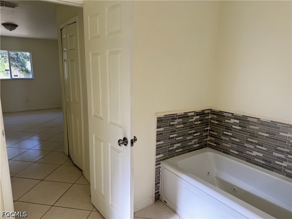 934 Garnet Ave Property Photo 5