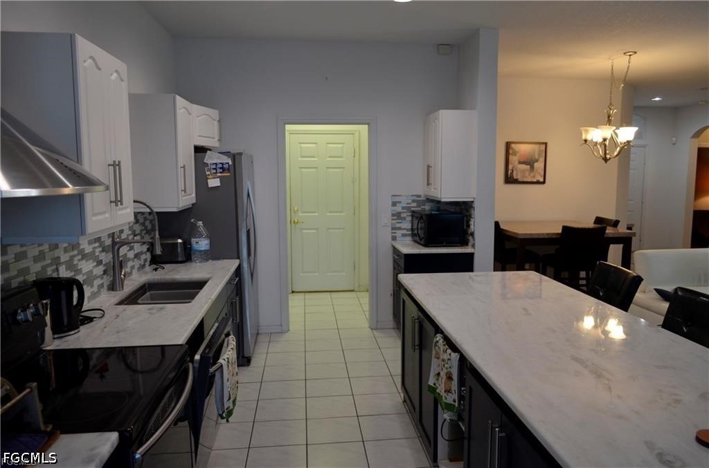 1702 Emerald Cove Dr Property Photo 3