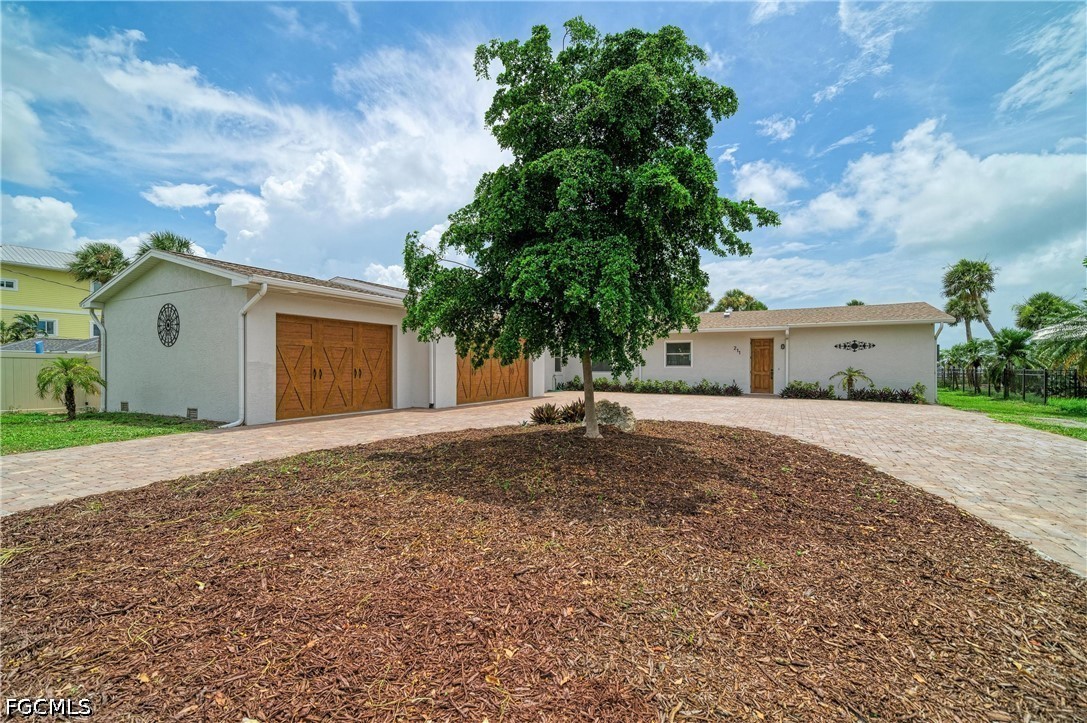 211 Bahia Vista Dr Property Photo 4