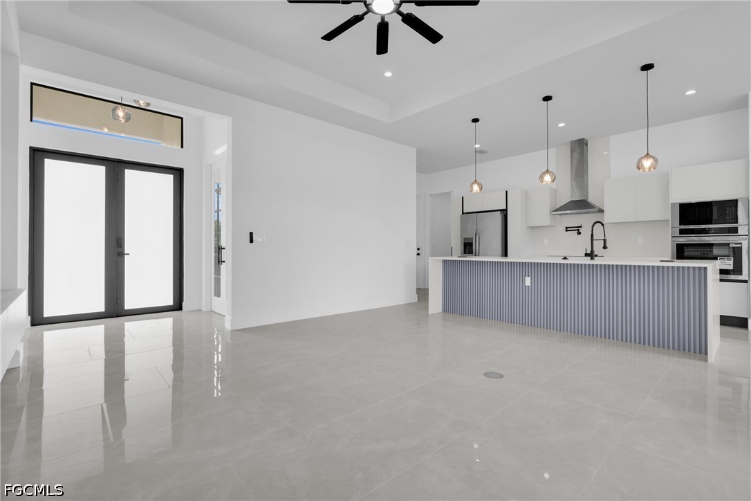 447 Rathburn St Property Photo 8