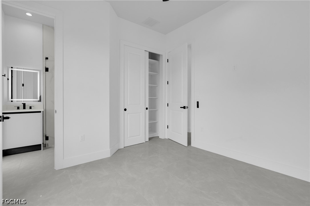 447 Rathburn St Property Photo 27