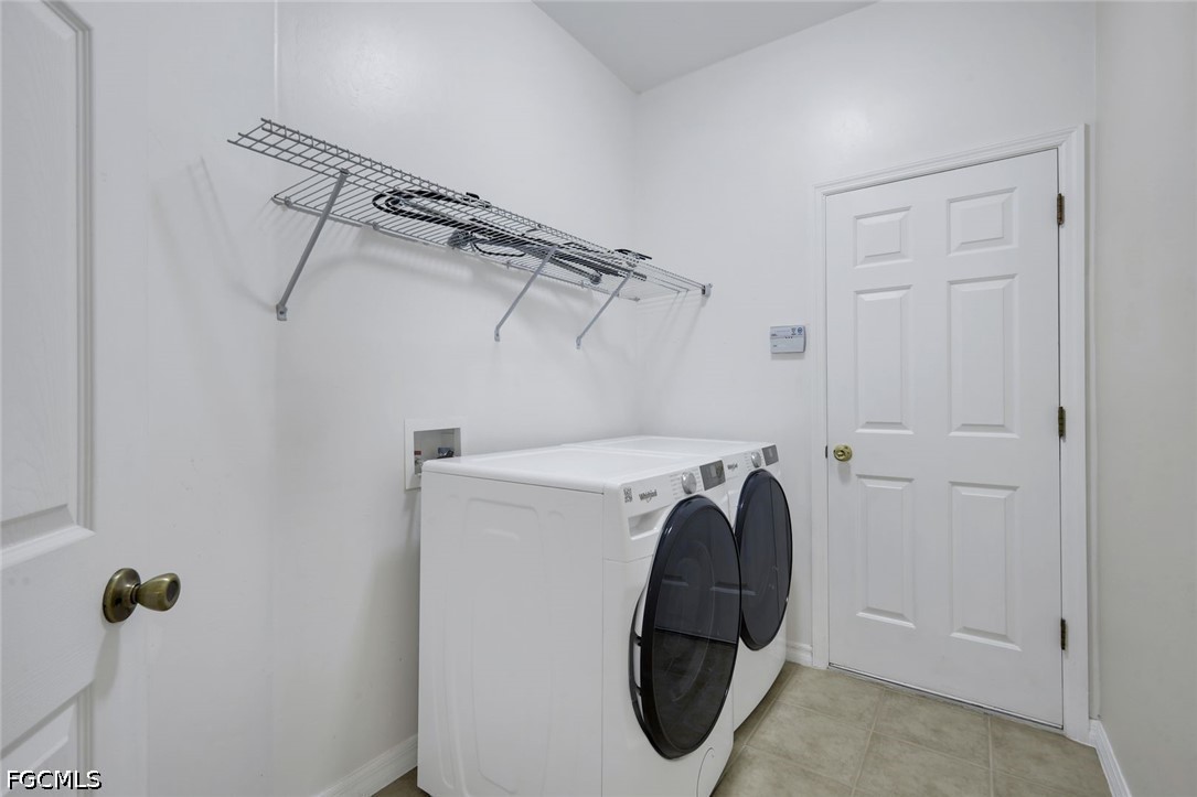 2563 Nature Pointe Loop Property Photo 18