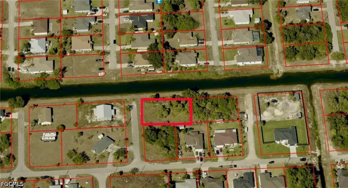 704 Brian Ave N Property Photo 3