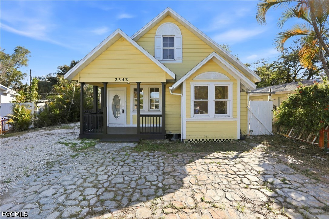 2342 Stella ST Property Photo 1